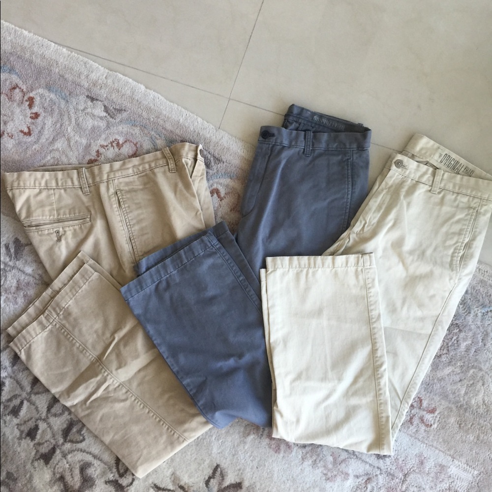 Set of 3 men’s khaki pants